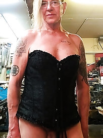 Mashas workplace photos - 13 images on xHamster